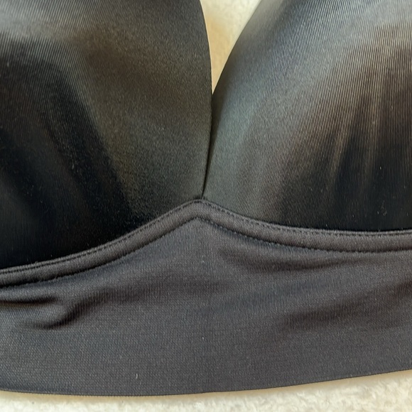 Warners Black Wireless Lightly Padded Bra in Size 38D. EUC. - Picture 2 of 6